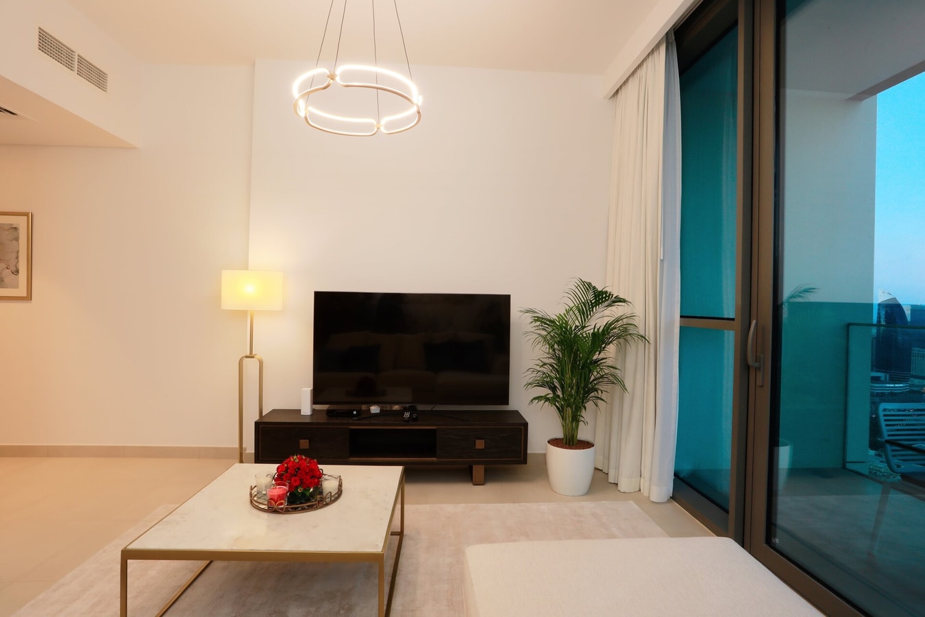 Elegant 1BR| Direct Dubai Mall Access| Downtown gallery image 3