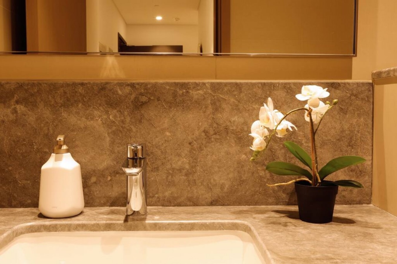 Magnificent 2BR with Burj Khalifa-Fountain views gallery image 11
