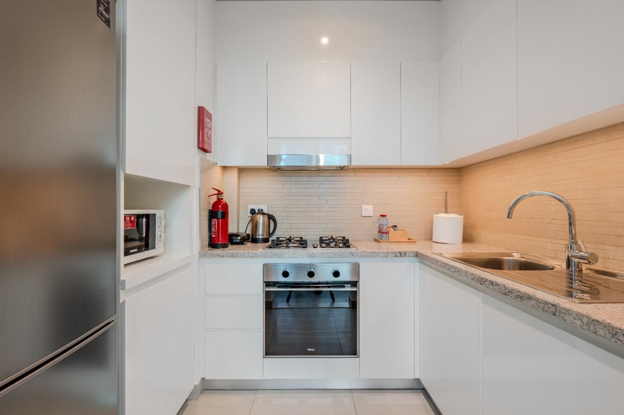 Stylish 1BR Steps from Dubai Mall | Skyline Views gallery image 4