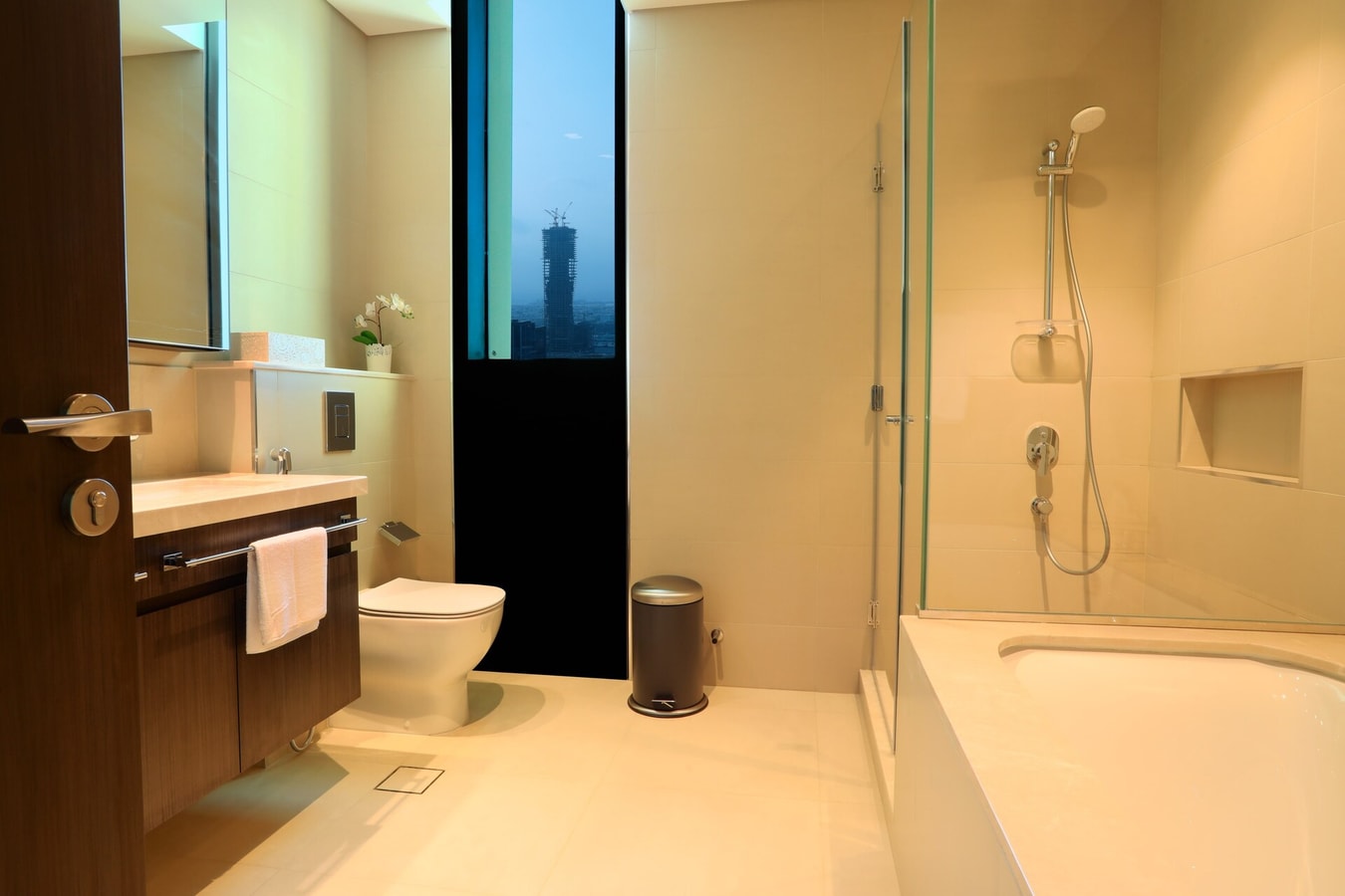 2BR Stylish Corner Unit with Dubai Mall Access gallery image 11
