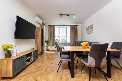 Alvera Home 1BR apartment with Private Parking