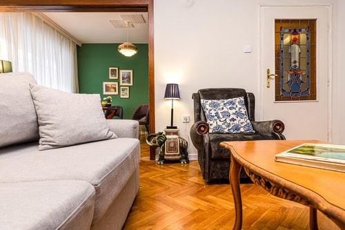 Central Family Apt “Fuzzy Muzzy” / MU University