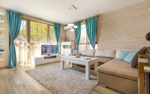 2BR apartment 10 minutes walk to TOP Center