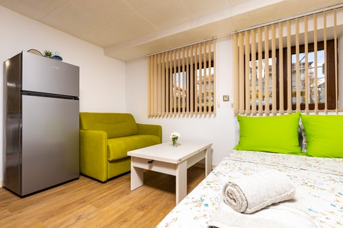 Tiny Secret Place next to MU with Private Parking