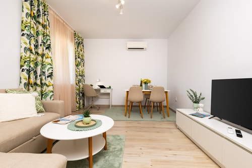 Verde Apartment near Old Town / Walk to Everything