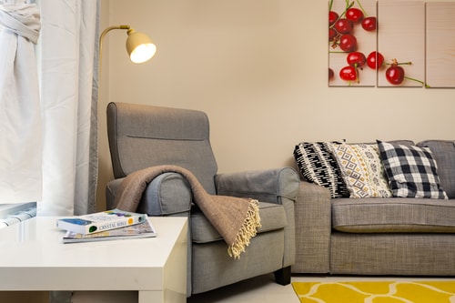 Modern & Bright Cherry Apt in South / Free Parking