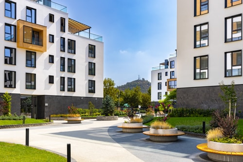 Royal Garden apartment with Private Parking