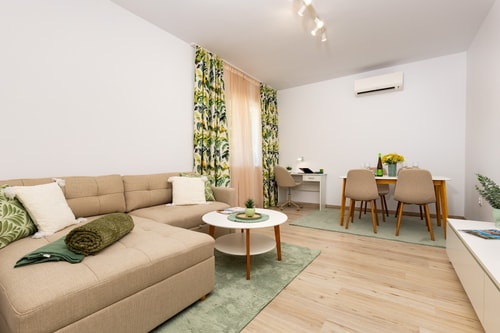 Verde Apartment near Old Town / Walk to Everything