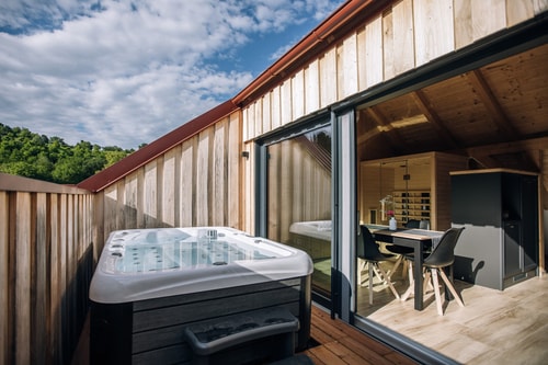 Lavender Retreat | With Jacuzzi & Sauna