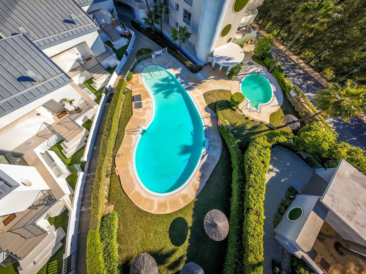 Peninsula · Peninsula / Terrace / Private parking / Pool 4 LYX homes