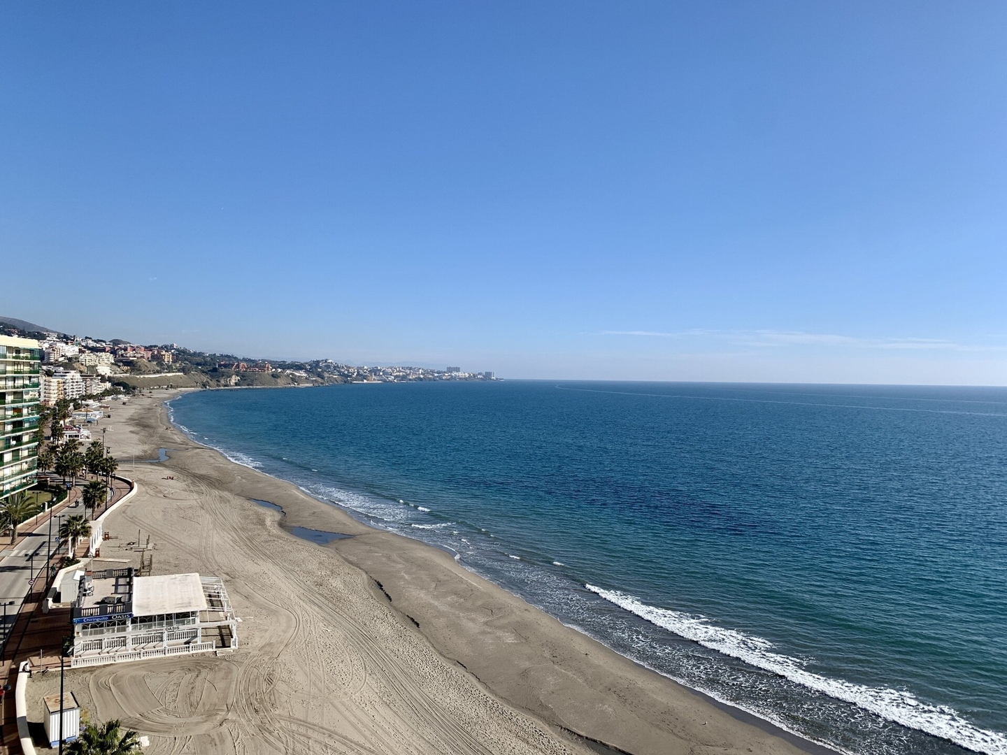 Seafront apartment with panoramic sea views 38 LYX homes
