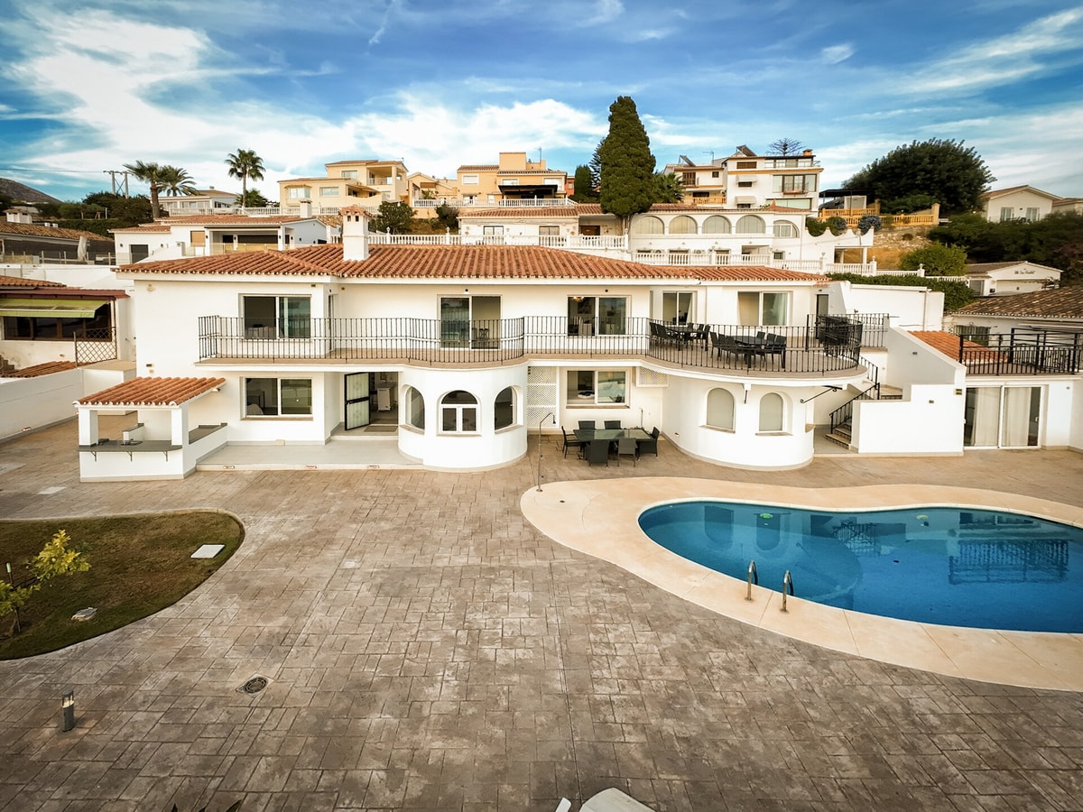 Nogali - Private heated pool-BBQ-sea view-parking 75 LYX homes