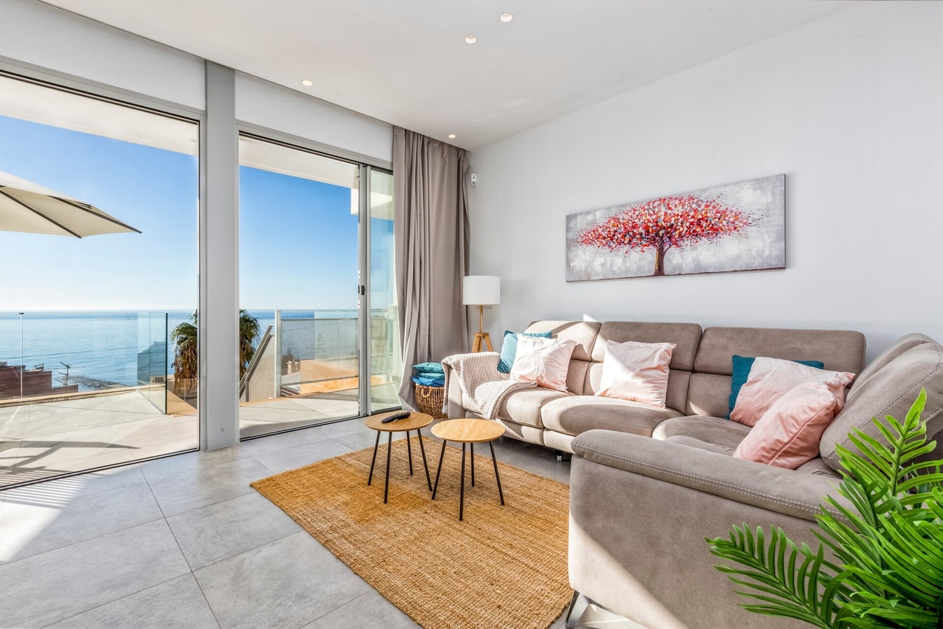 PALM BEACH B5 · Palm Beach - Family Home, Pool, Stunning Sea Views 7 LYX homes