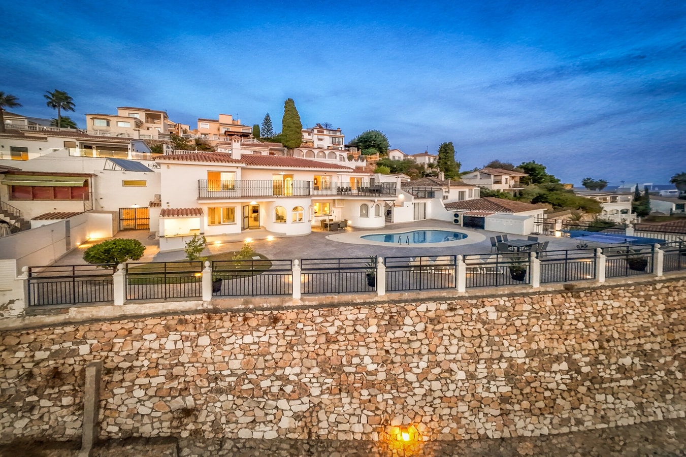 Nogali - Private heated pool-BBQ-sea view-parking 83 LYX homes