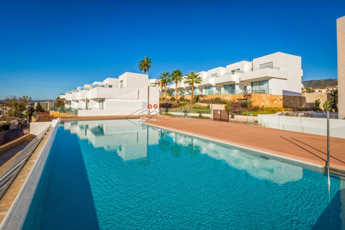 PALM BEACH B5 · Palm Beach - Family Home, Pool, Stunning Sea Views 23 LYX homes
