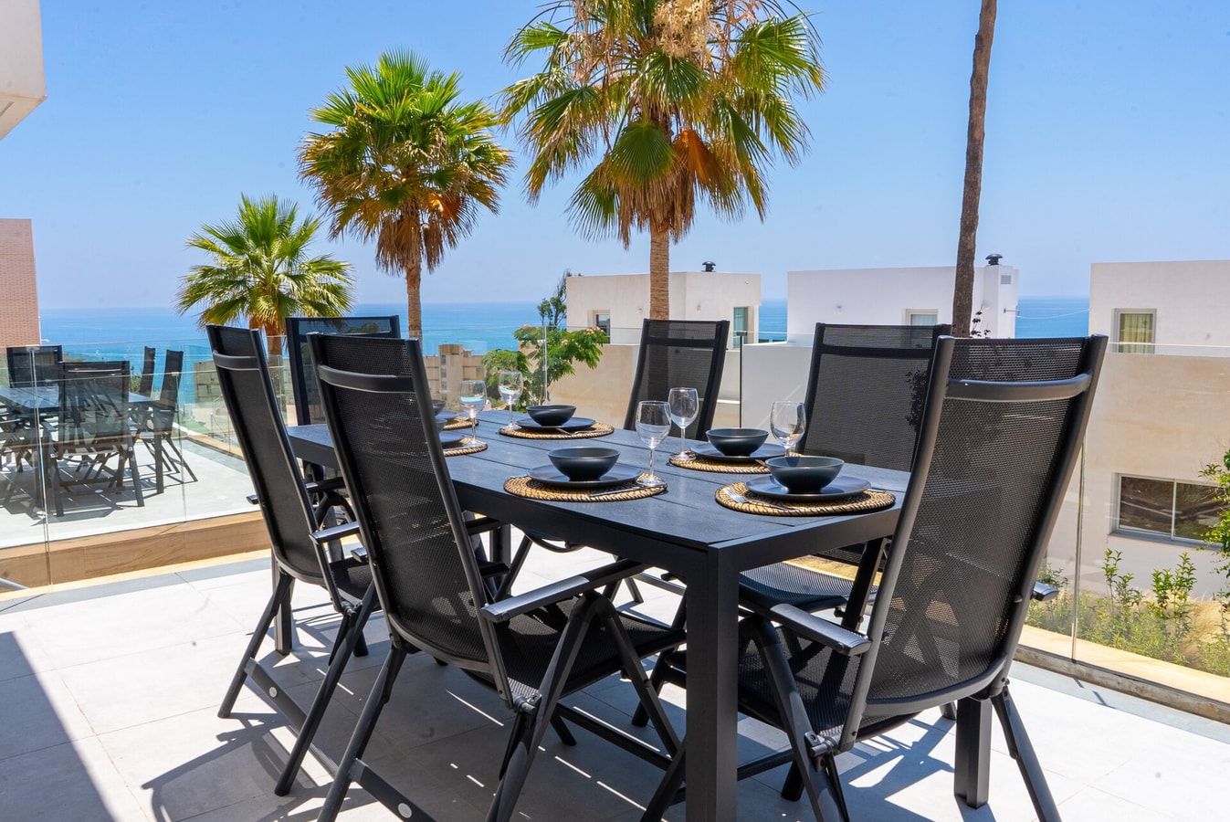 Palm Beach - Shared pool, private parking, views 1 LYX homes