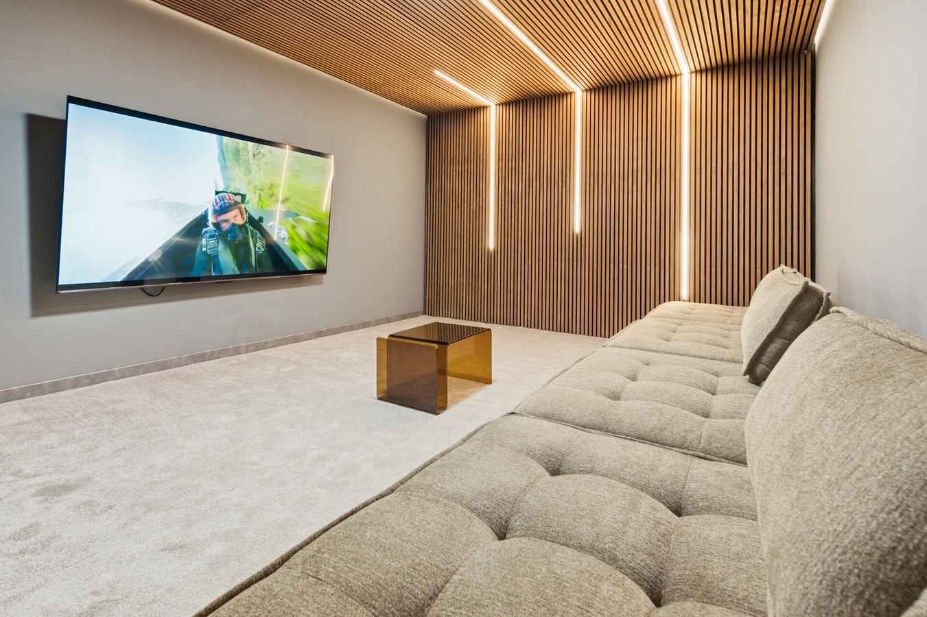 Villa Velaris | With Heated Pool, Cinema & Gym 3 LYX homes