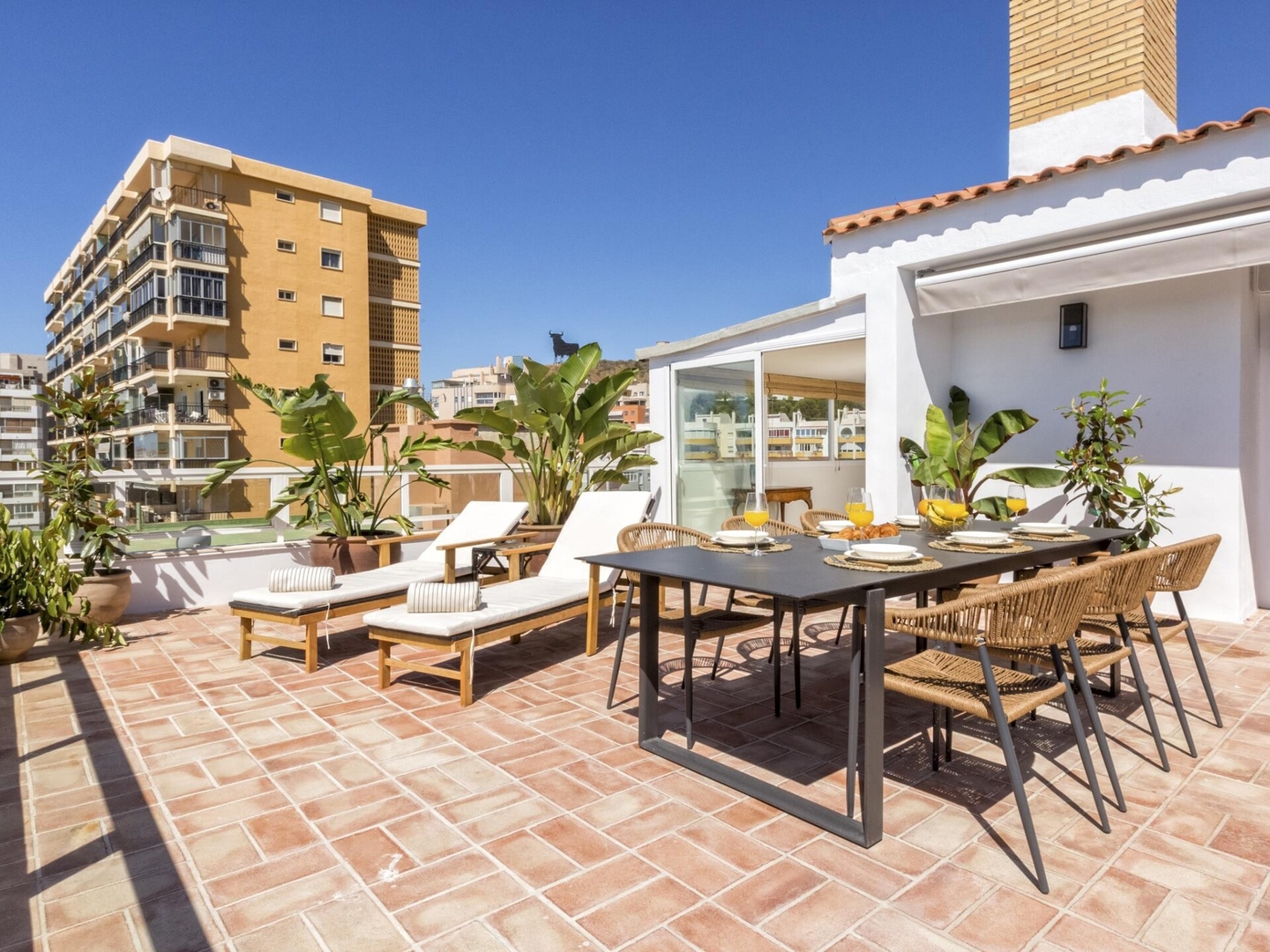 Beachfront penthouse with spectacular sea views 22 LYX homes