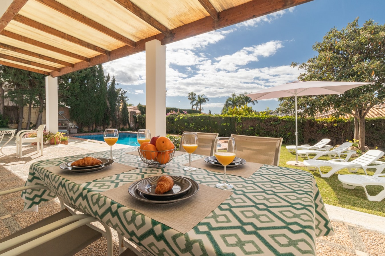 Casa Azul Sereno con piscina y jardín 1 LYX homes