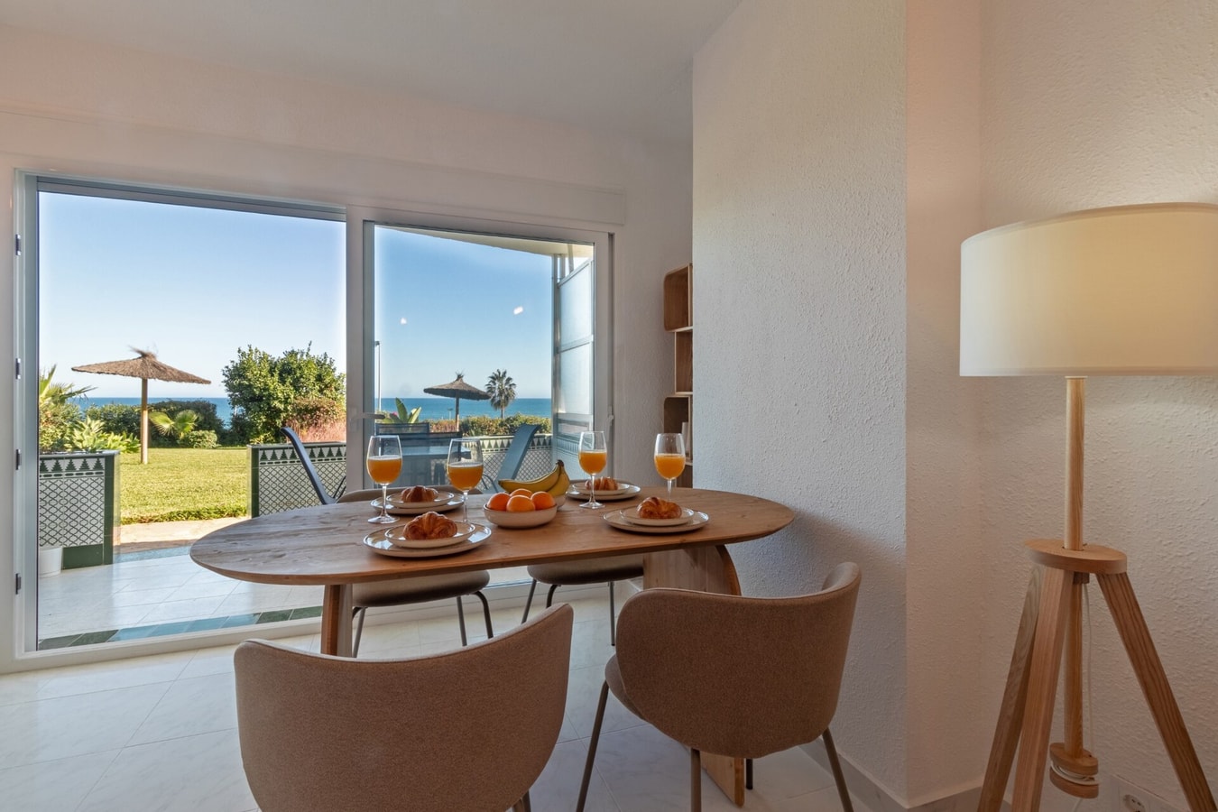 Castle & Sea Retreat: Stunning Views by Castle 6 LYX homes