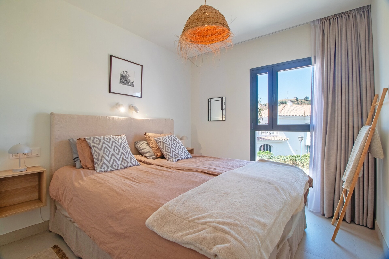 One Heights with panoramic views & shared pool 15 LYX homes