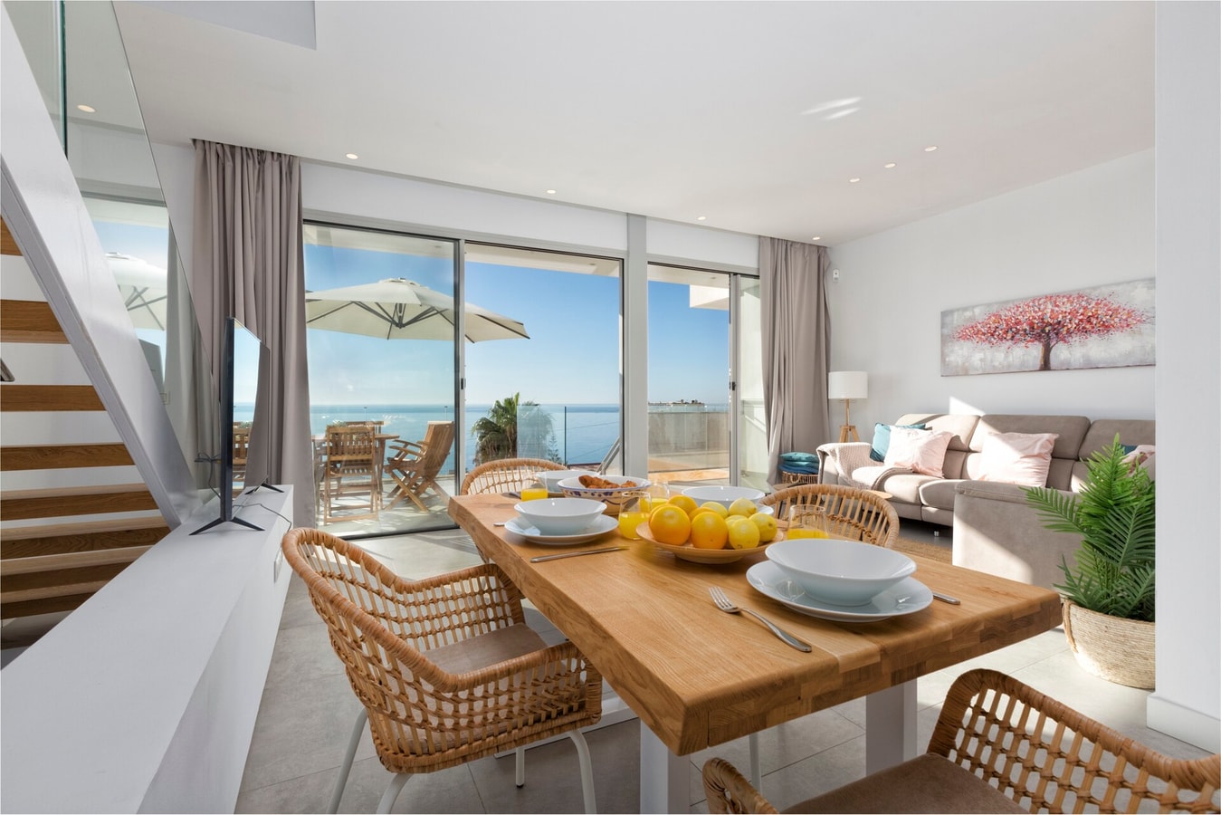 PALM BEACH B5 · Palm Beach - Family Home, Pool, Stunning Sea Views 9 LYX homes