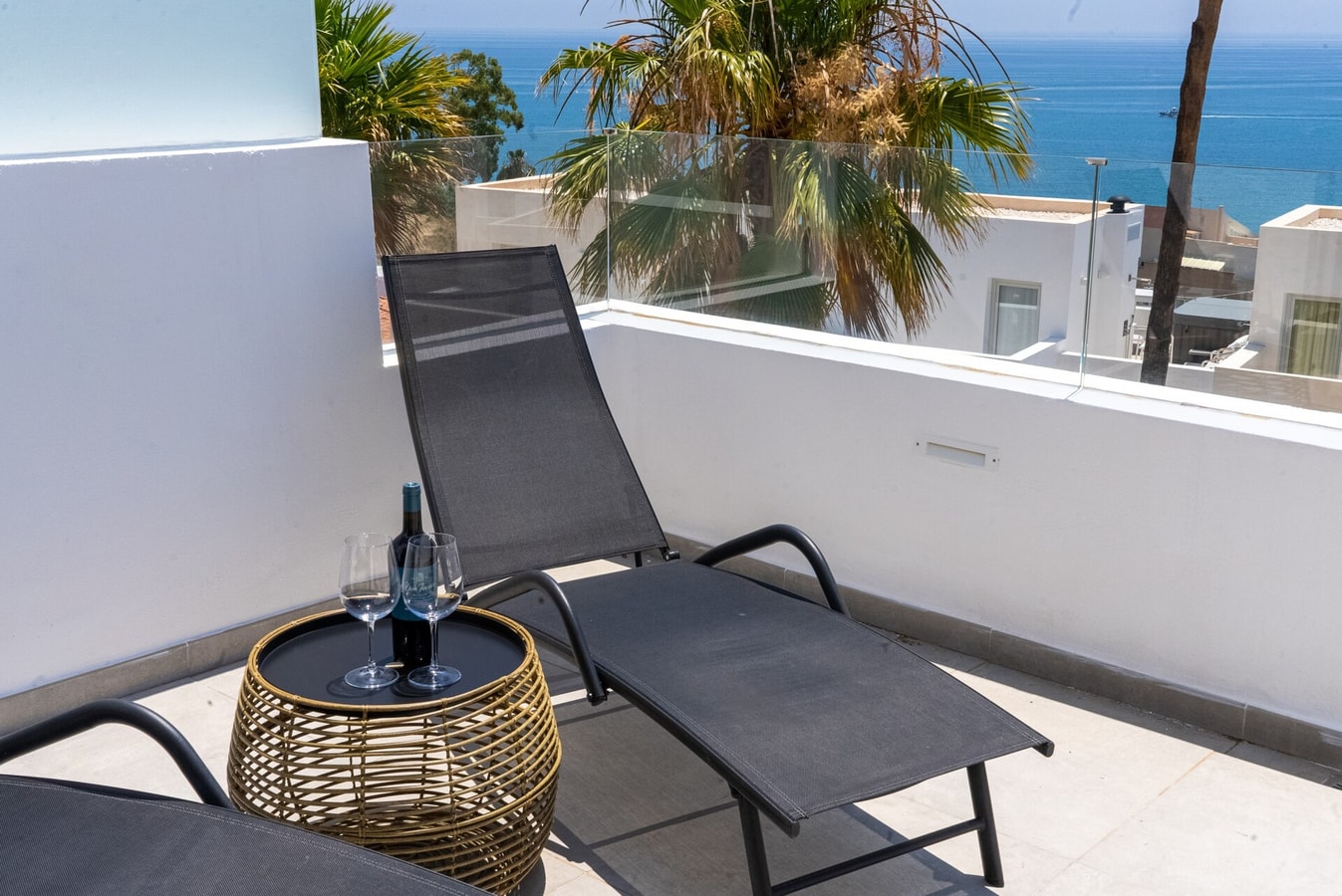 Palm Beach - Shared pool, private parking, views 3 LYX homes