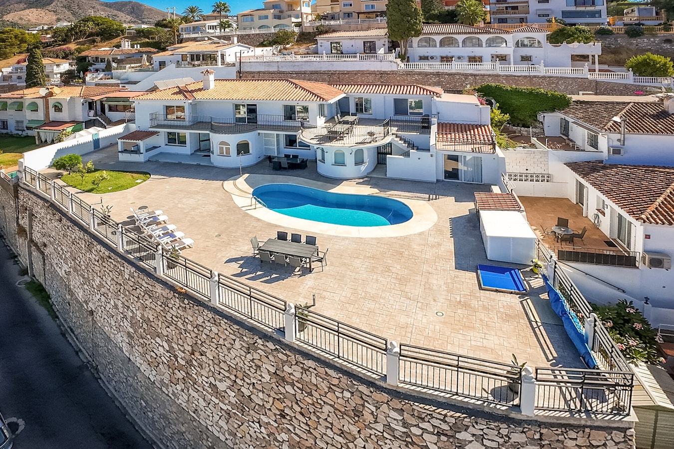 Nogali - Private heated pool-BBQ-sea view-parking 28 LYX homes