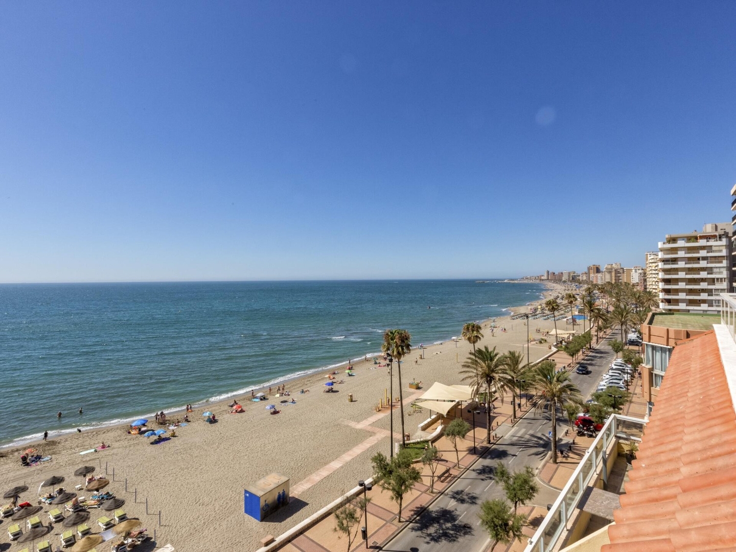 Beachfront penthouse with spectacular sea views 21 LYX homes