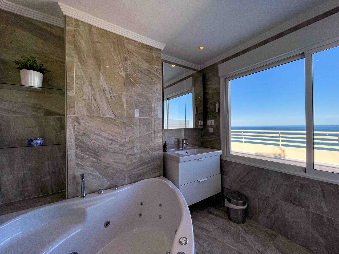 Stella - First line Penthouse with private parking 40 LYX homes