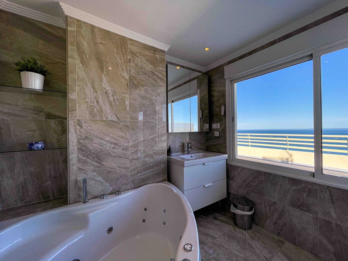 Stella - First line Penthouse with private parking 40 LYX homes