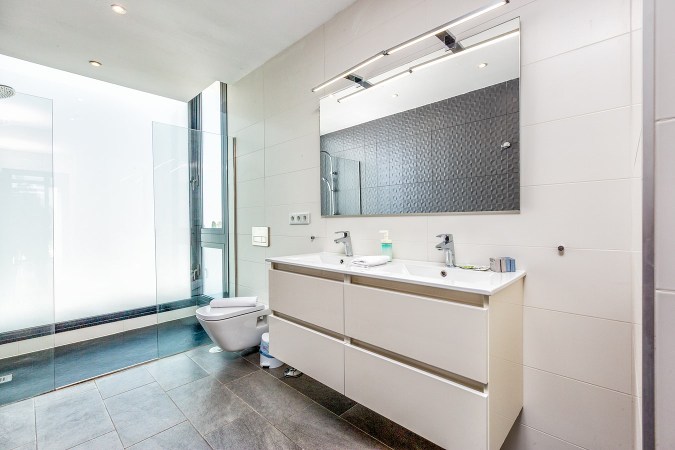 Villa Oasis | Private Pool & Jacuzzi | Sleeps 12 8 LYX homes