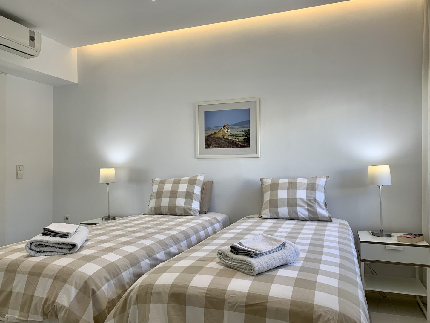 Seafront apartment with panoramic sea views 30 LYX homes