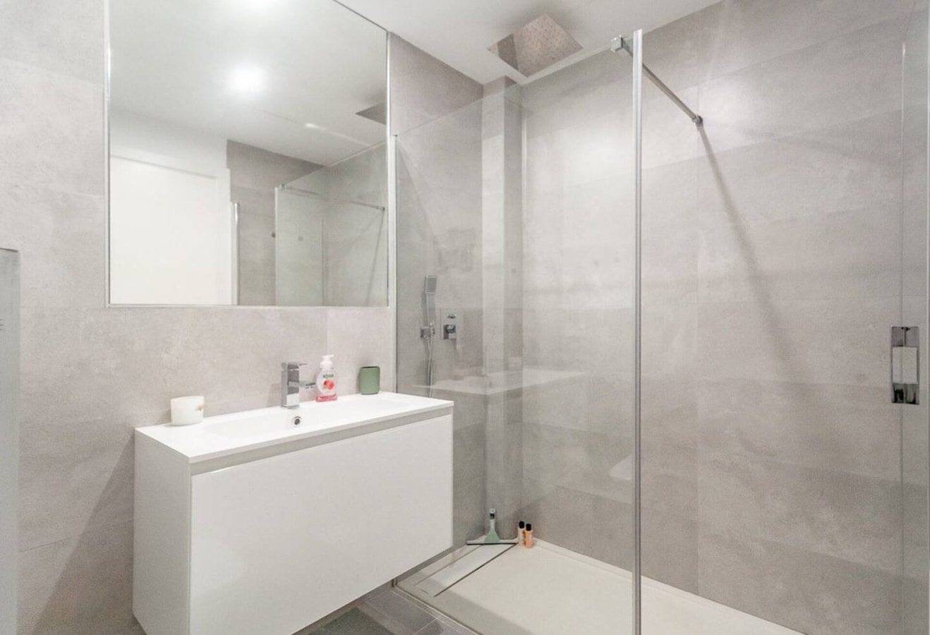 Castle View 2 - Heated pool, gym 24 LYX homes