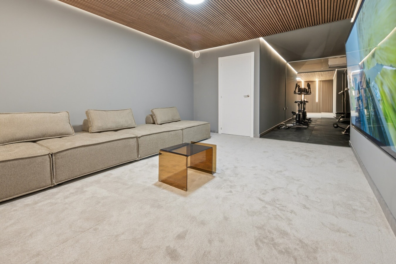 Villa Velaris | With Heated Pool, Cinema & Gym 39 LYX homes