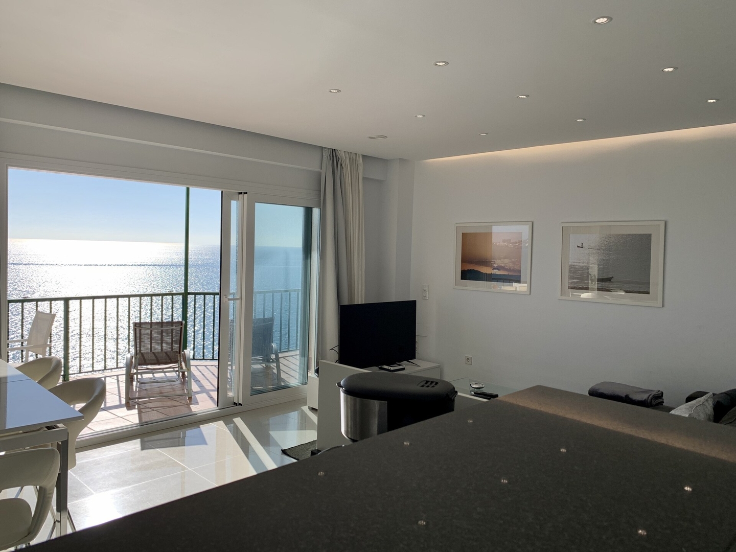 Seafront apartment with panoramic sea views 12 LYX homes