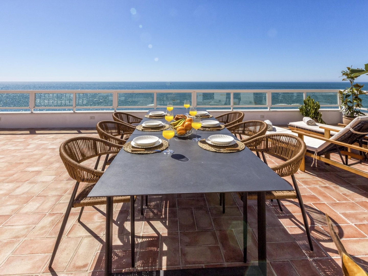 Beachfront penthouse with spectacular sea views 24 LYX homes