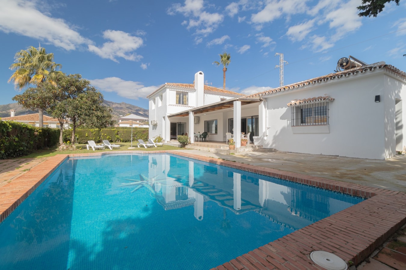Casa Azul Sereno con piscina y jardín 6 LYX homes