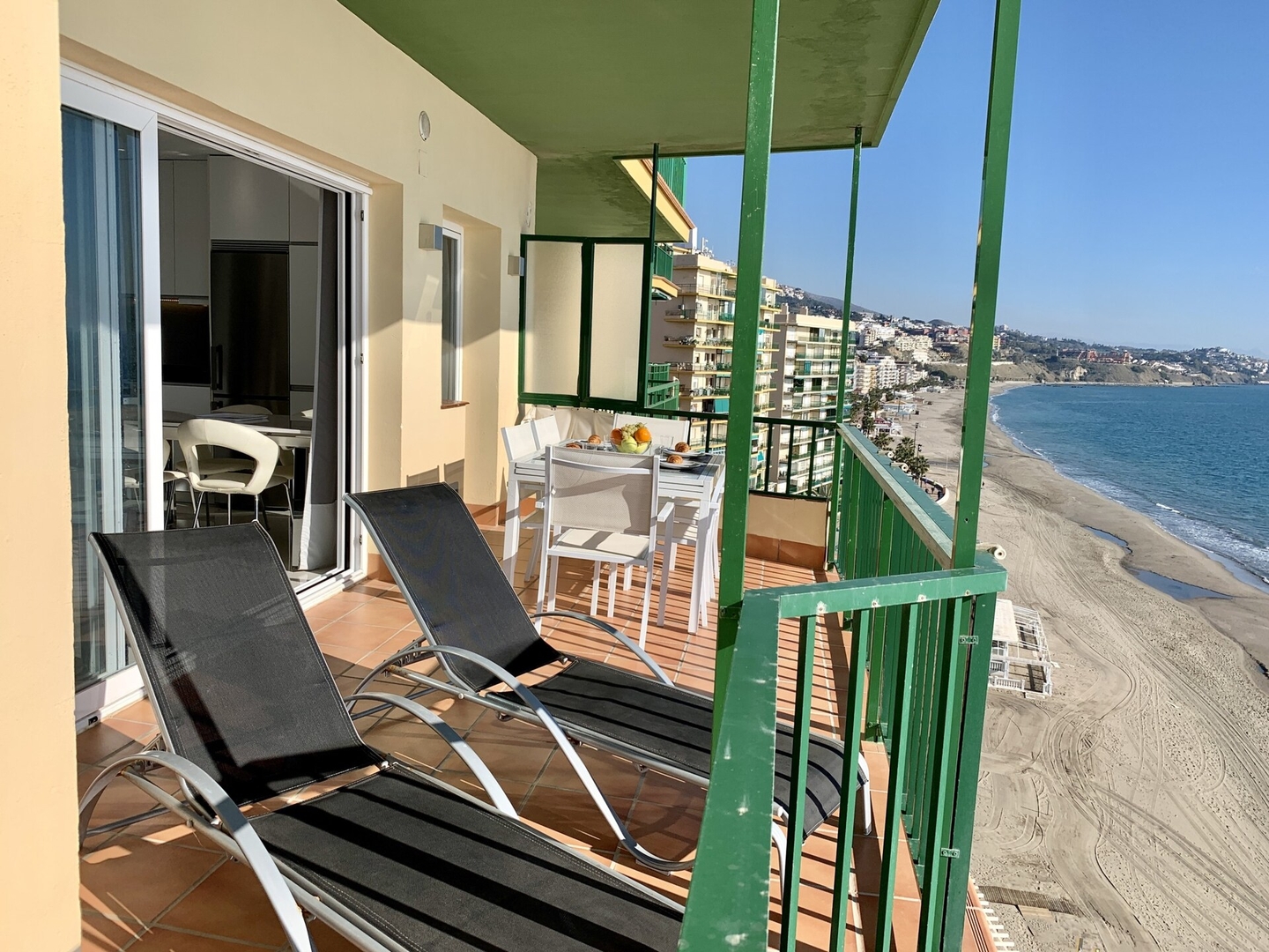 Seafront apartment with panoramic sea views 10 LYX homes