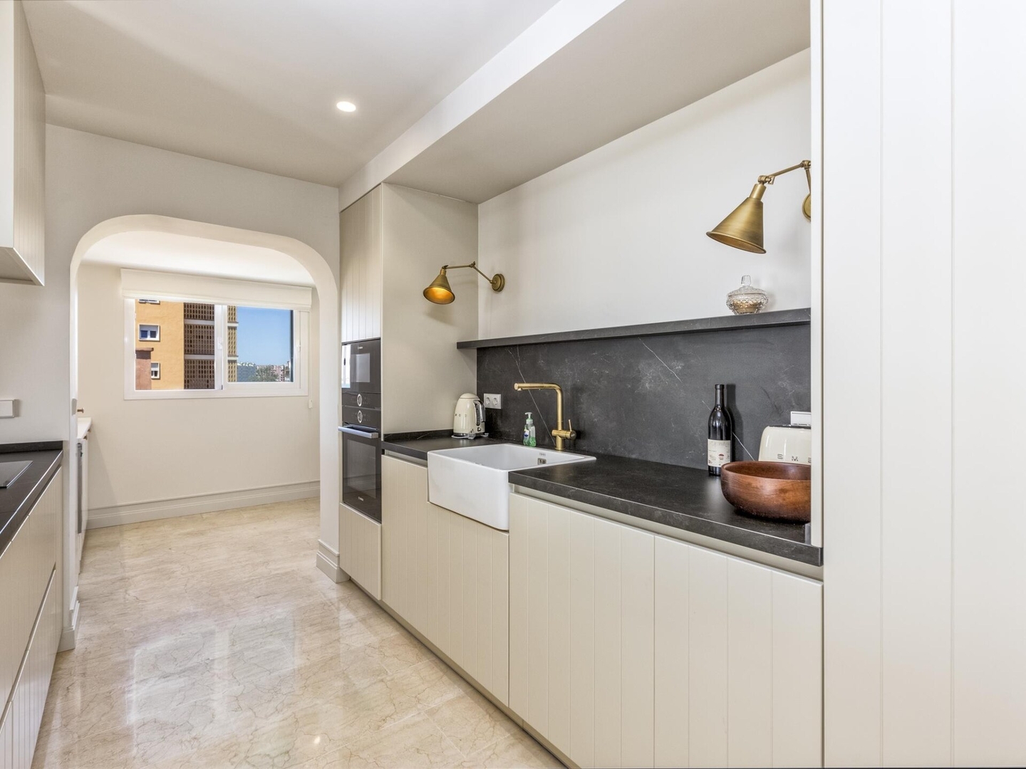 Beachfront penthouse with spectacular sea views 32 LYX homes