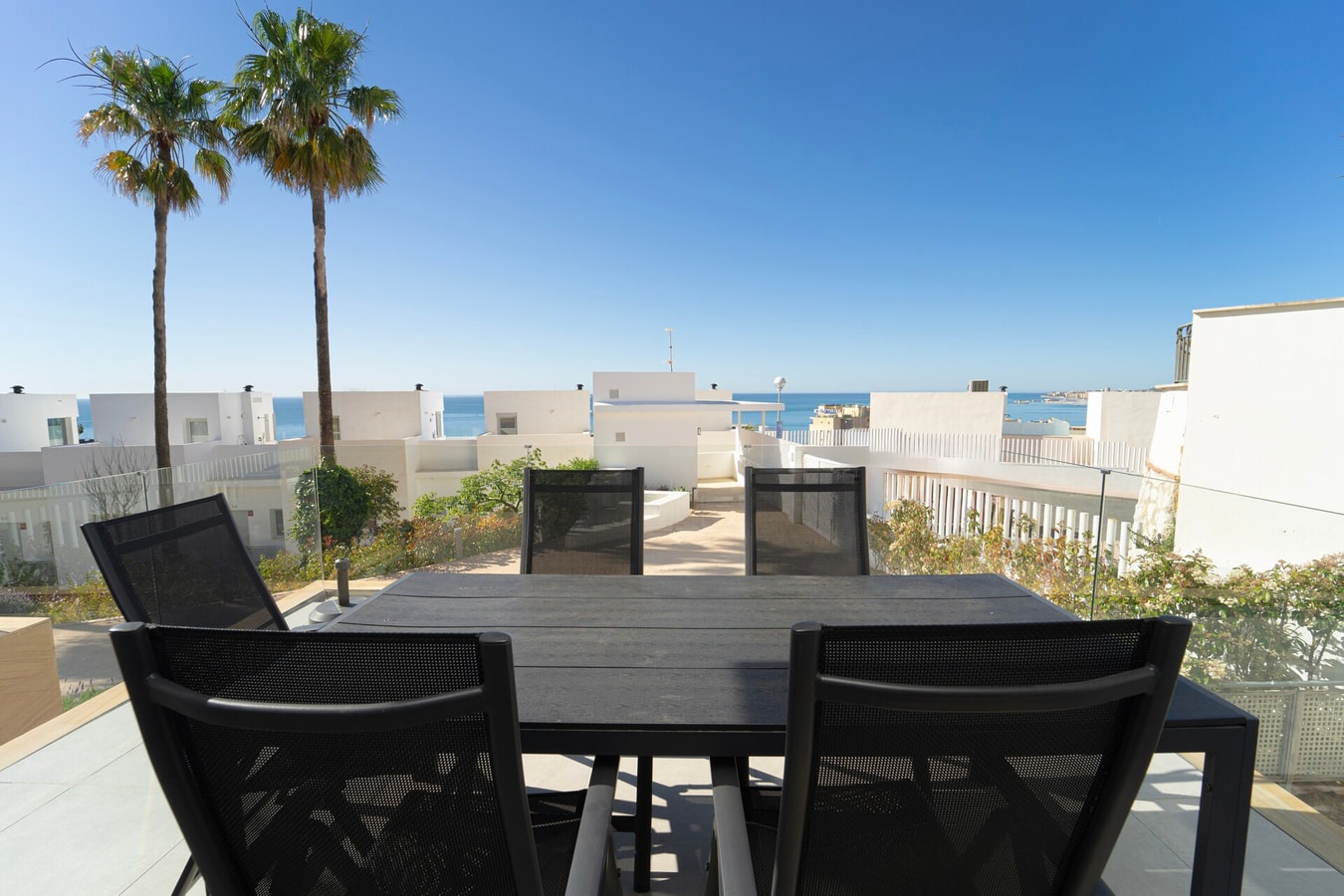 Palm Beach - Shared pool, private parking, views 17 LYX homes