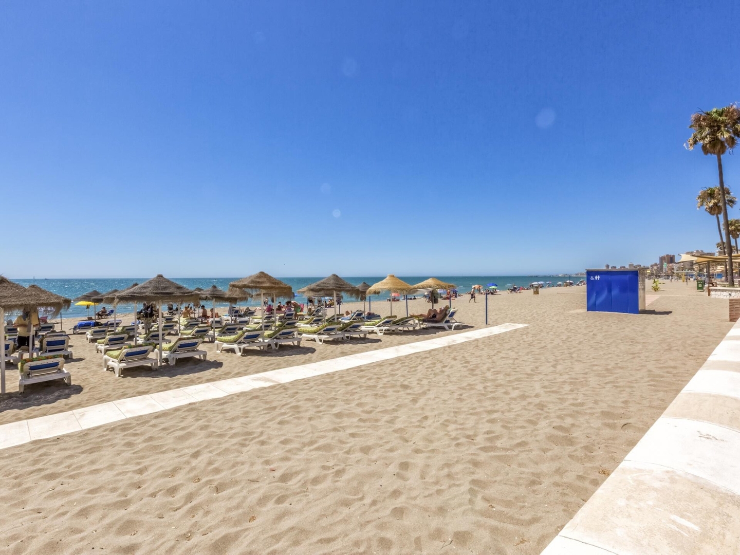 Beachfront penthouse with spectacular sea views 38 LYX homes