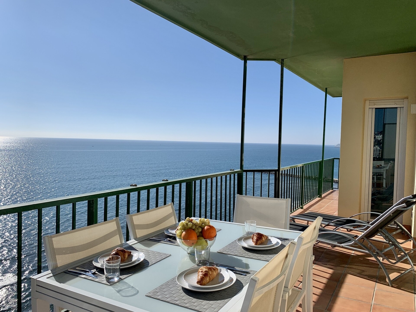 Seafront apartment with panoramic sea views 6 LYX homes
