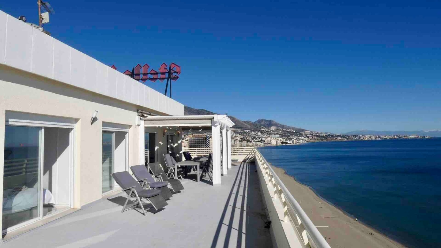 Stella - First line Penthouse with private parking 1 LYX homes