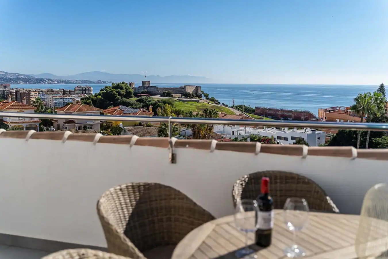 Castle View 2 - Heated pool, gym LYX homes