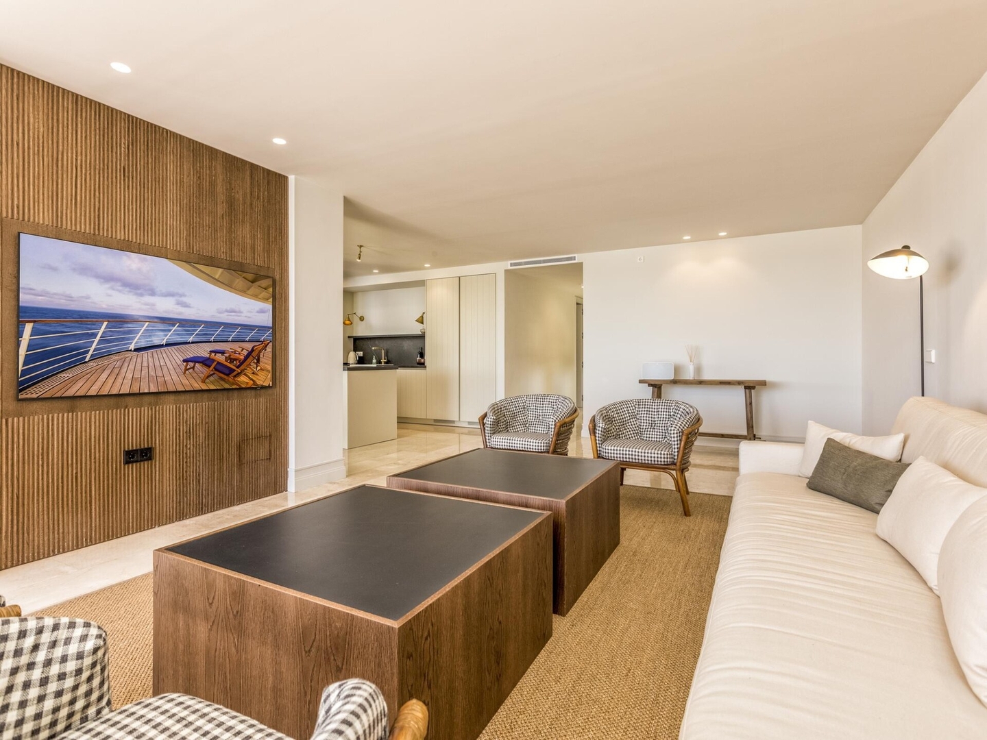 Beachfront penthouse with spectacular sea views 31 LYX homes
