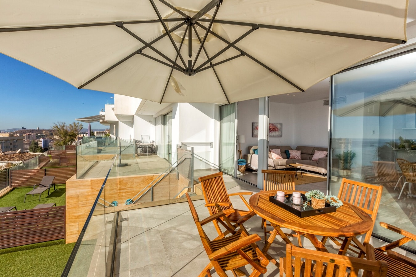 PALM BEACH B5 · Palm Beach - Family Home, Pool, Stunning Sea Views 11 LYX homes