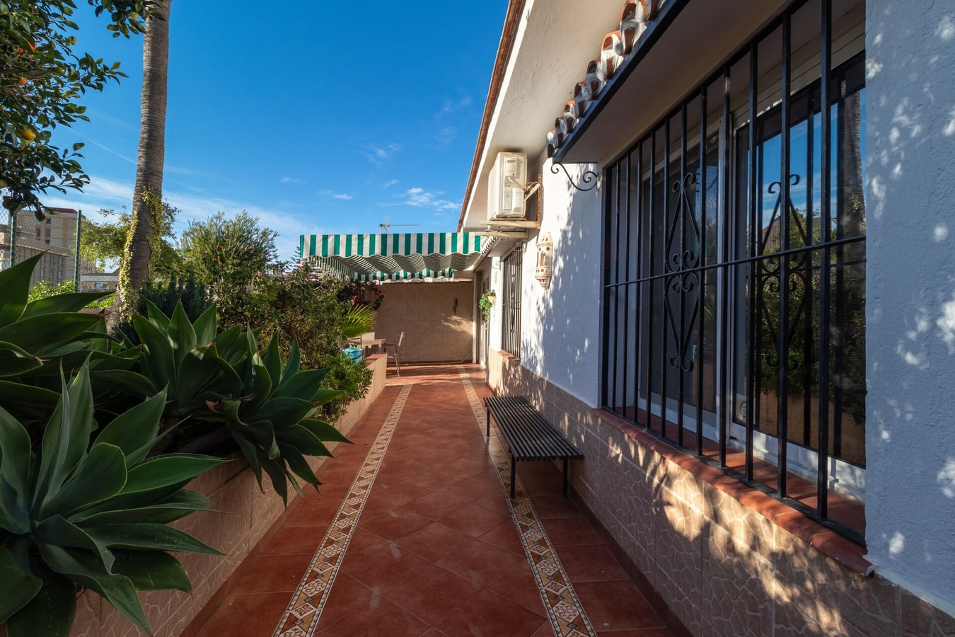 Torreblanca Anders · Torreblanca Patio Family Retreat 3 LYX homes