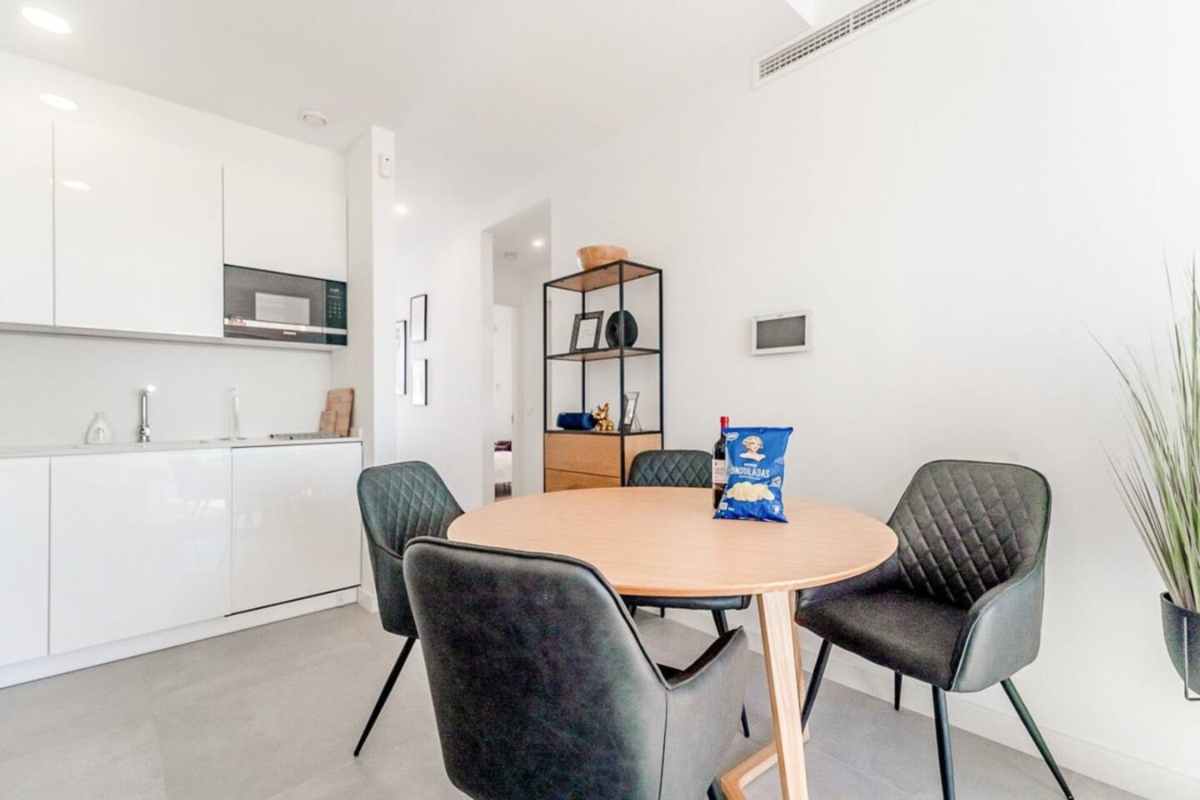 Castle View 2 - Heated pool, gym 2 LYX homes