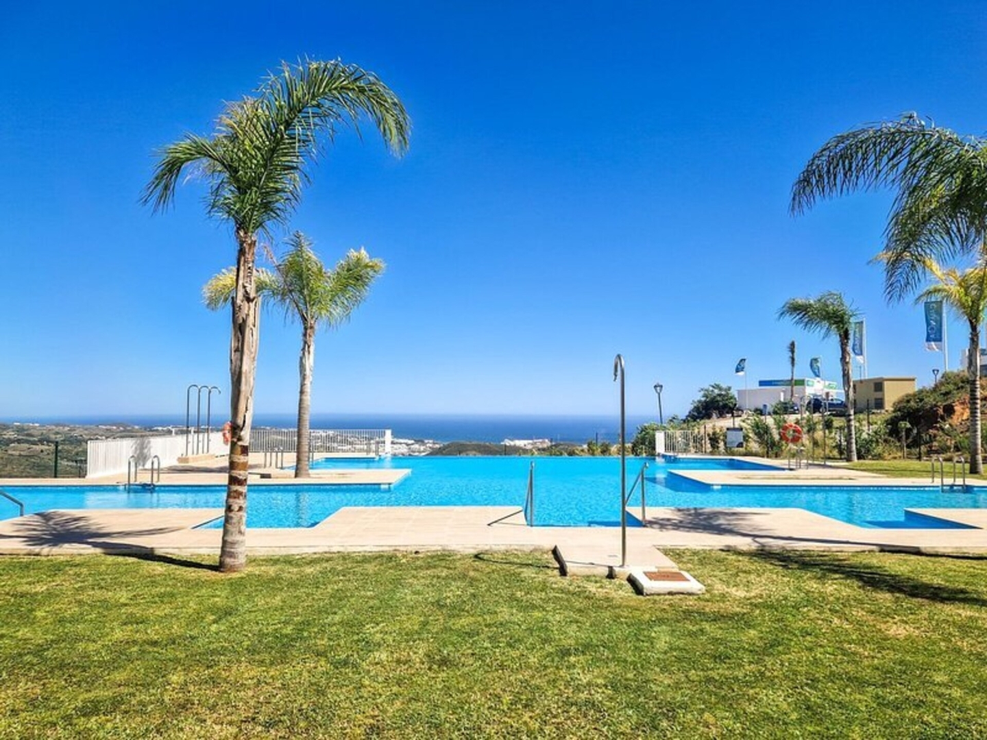 One Heights with panoramic views & shared pool 5 LYX homes